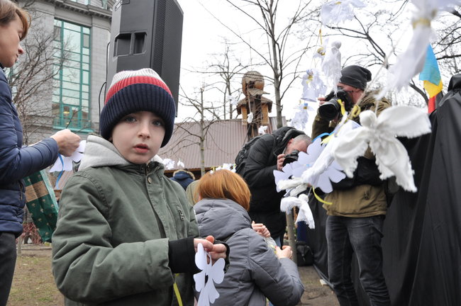 Панихида по Героям Небесной Сотни прошла в центре Киева 32