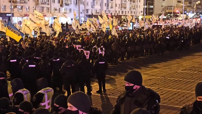 Зе, ответь за базар!, - ФОПы протестуют возле ДК Украина перед концертом 95 квартала 12