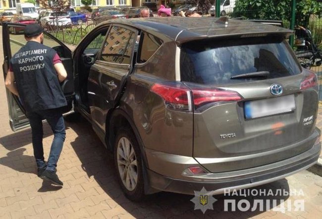 Банда из восьми человек угоняла элитные Toyota в Киеве и области, полиция задокументировала девять фактов и оценила нанесенный ущерб в 6 млн грн 02