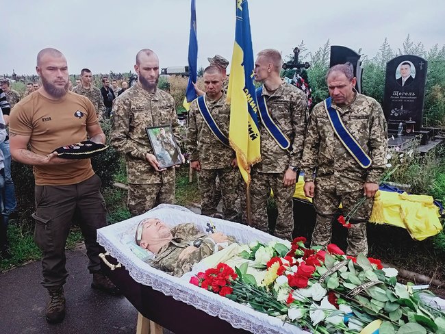 Украинского воина Александра Аксенова, погибшего на Донбассе, похоронили на Киевщине 06