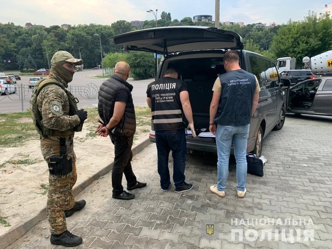 Полиция Крыма совместно с Департаментом уголовного розыска НПУ перекрыли международный канал поставки фальшивых долларов 02