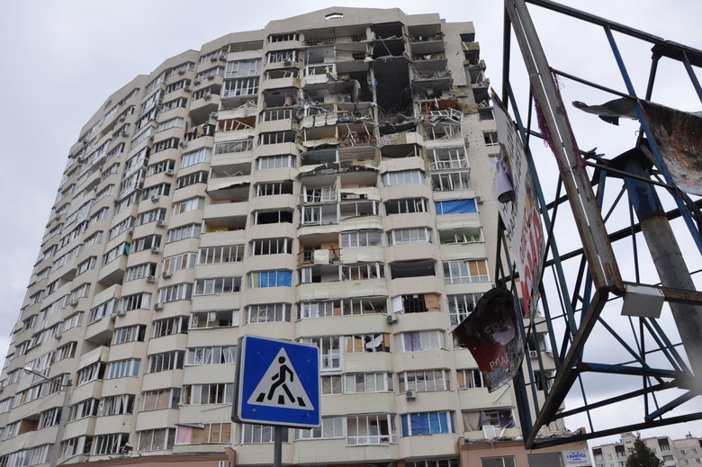 Несколькометровые воронки и разрушенные дома: последствия обстрела Чернигова российскими оккупантами 50