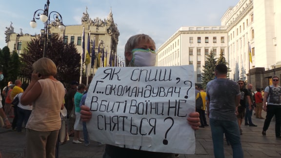 Под Офисом Зеленского в Киеве проходит акция протеста против условий прекращения огня на Донбассе 23
