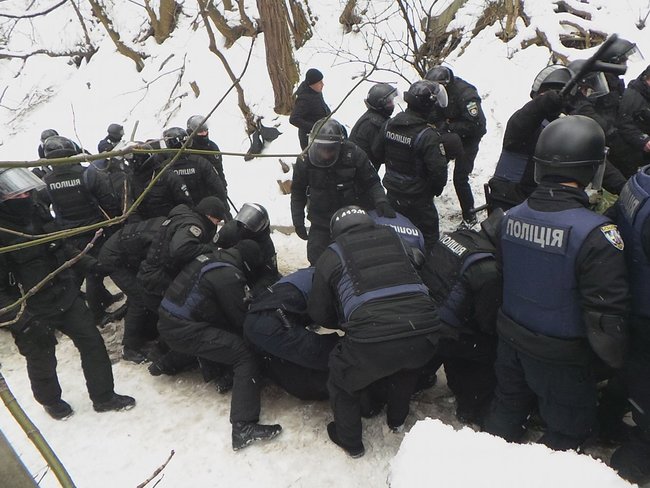 После ранения полицейского под судом по делу Труханова задержаны представители батальона Донбасс 06