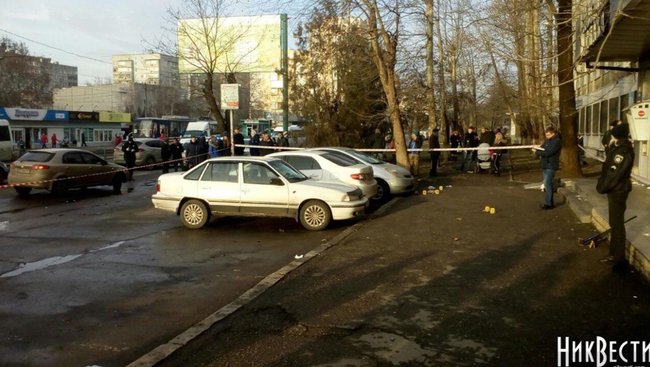 На выходе из суда в Николаеве расстреляли двух человек 06