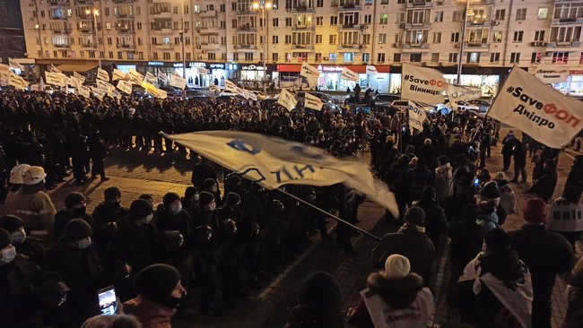 Зе, ответь за базар!, - ФОПы протестуют возле ДК Украина перед концертом 95 квартала 15