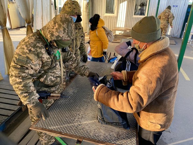 Оккупанты блокируют работу КПВВ на Донбассе, ежедневный пропуск осуществляется только в Станице Луганской, - пресс-центр ОС 03