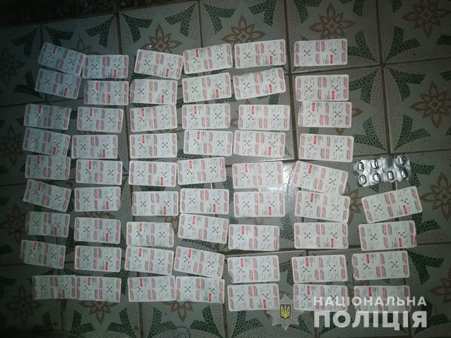 Поліція затримала велику групу наркоторговців на Буковині: вилучено наркотиків на 10 млн грн і зброю 06