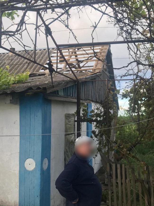 По одному из сел Херсонщины прошел торнадо, повреждены заборы и крыши домов, никто не пострадал, - полиция 02