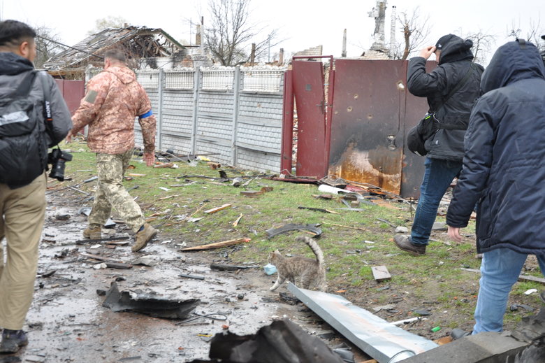 Несколькометровые воронки и разрушенные дома: последствия обстрела Чернигова российскими оккупантами 08