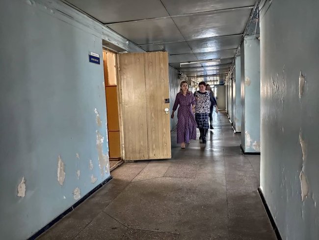 Туши свет: журналіст Реуцький показав лікарню на Луганщині для хворих з коронавірусом 03