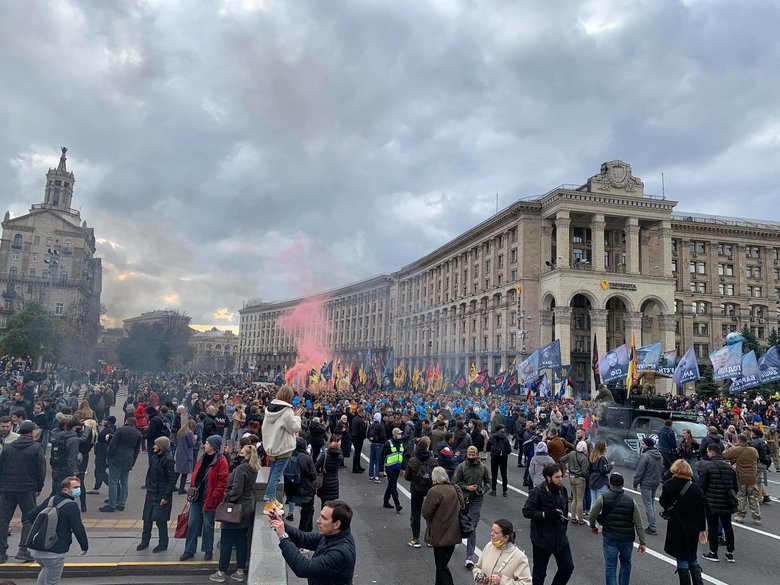 В Киеве прошел марш в честь Дня защитников и защитниц Украины 102