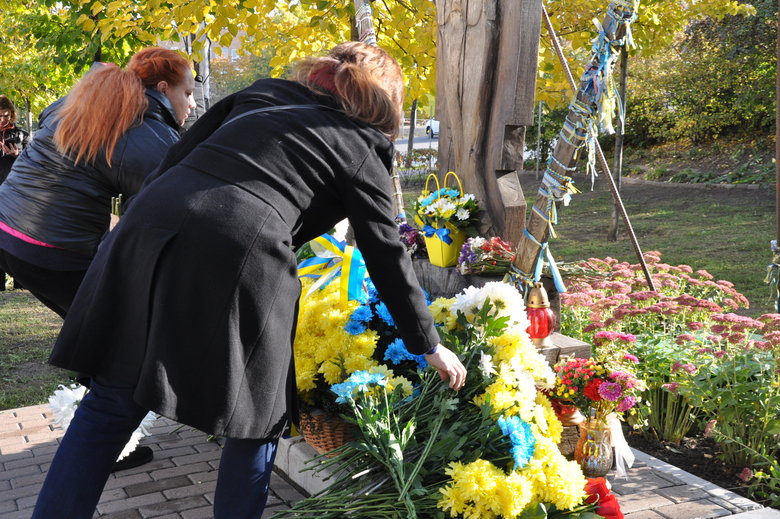 В Киеве почтили память погибших за свободу и независимость Украины 06