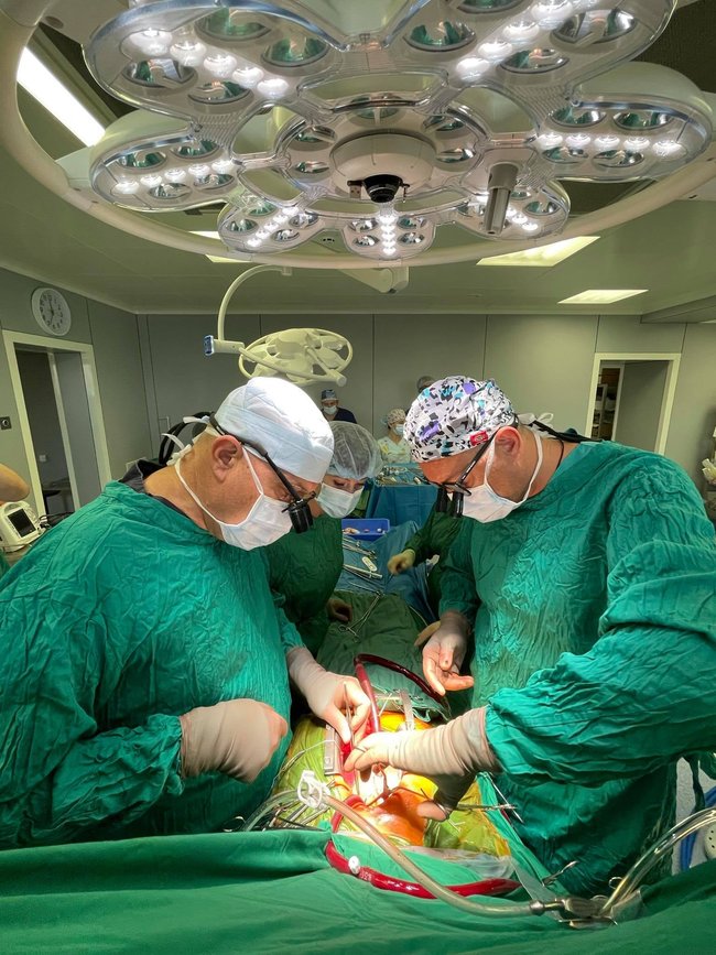 В Александровской больнице пациенту в сердце успешно имплантировали устройство для перекачки крови 01