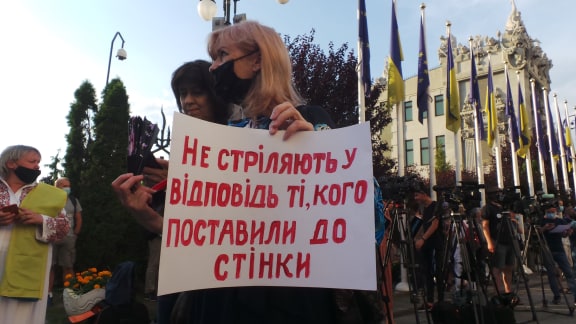 Под Офисом Зеленского в Киеве проходит акция протеста против условий прекращения огня на Донбассе 16