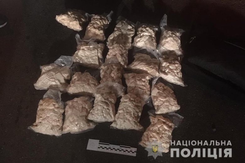 Полиция задержала пятерых наркодилеров и изъяла около 25 кг мефедрона на сумму около 15 млн гривен 03