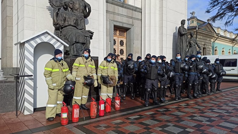 Акція SaveФОП у центрі Києва: мітингувальників відтіснили із Хрещатика, вони прямують під Раду 13