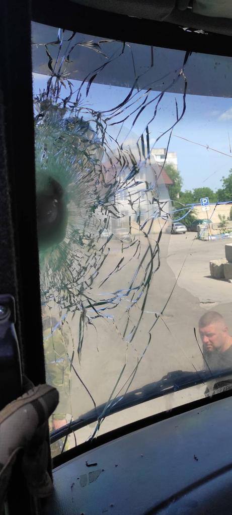 Рашисты обстреляли эвакуационный автомобиль в Луганской области, погиб французский журналист, - Гайдай 06
