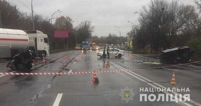 Автомобіль розірвало в ДТП у Києві, загинула жінка, - Нацполіція 01