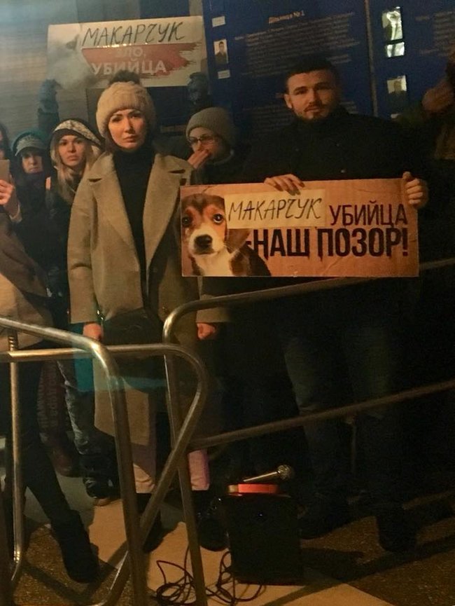 Зоозащитники протестовали в Яготине с требованием привлечь к ответственности сына местного депутата Макарчука за зверское убийство щенка 10