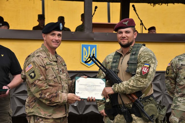 Украинские десантники - это элита, - подполковник ВС США Трейси поражен способностями воинов 95-й ОДШБр 04