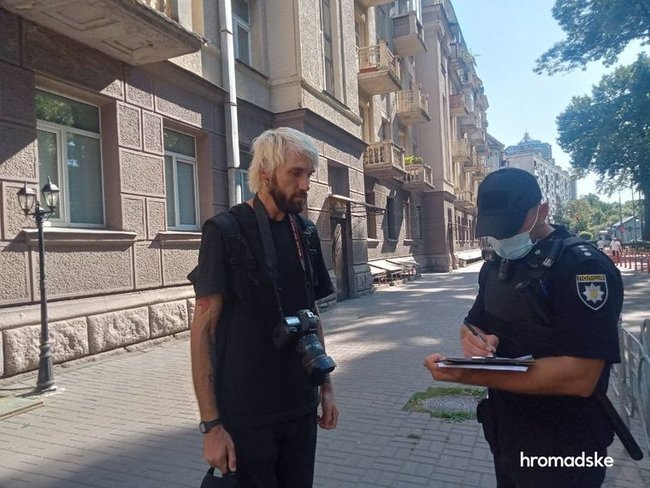 Невідомі побили журналіста під час акції під ОП, - поліція Києва 02
