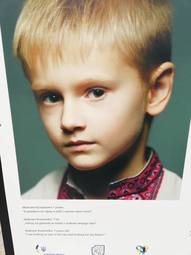 Взгляд будущего: в Люблине проходит уникальная фотовыставка, участниками которой стали дети погибших украинских Героев 03