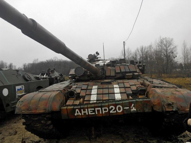 Украинские воины в 2014 году достали из болота брошенный террористами танк: его путь удалось проследить от самой России 20