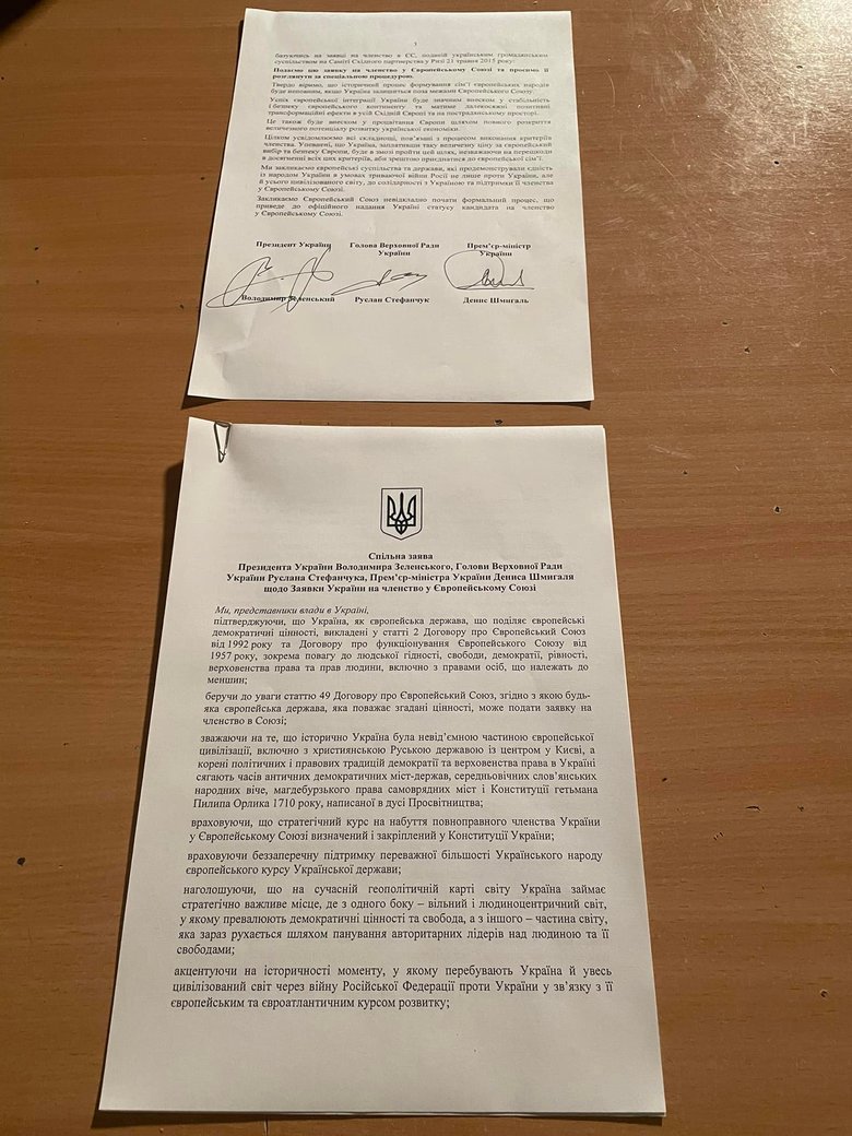 ZELENSKY SIGNS APPLICATION FOR UKRAINES MEMBERSHIP IN EU 03