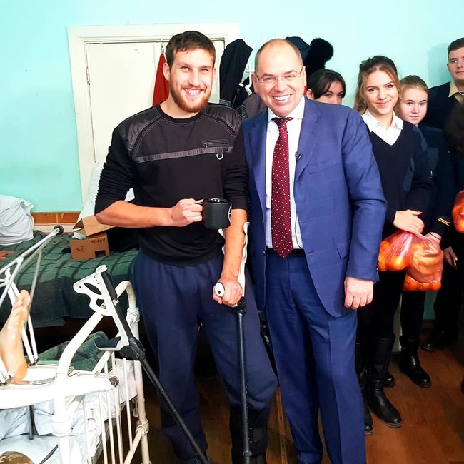 Ребята радовались, как дети! - волонтеры устроили в Одесском военном госпитале праздник для раненых бойцов ВСУ 01