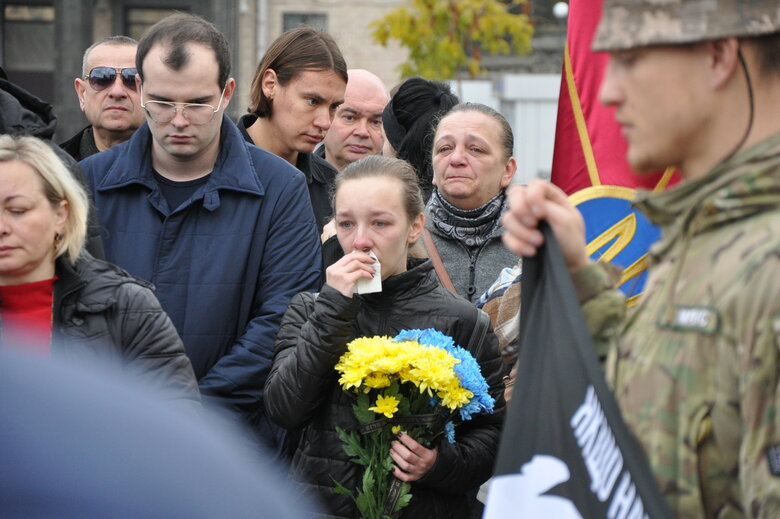 Прощання з морпіхом Максимом Токаревим, який загинув, захищаючи Україну, відбулося на Майдані Незалежності 02