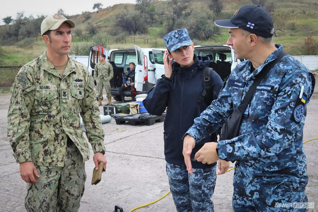 Водолазы США обследуют гидросооружения в акватории порта Южный для оборудования базы ВМС Украины 14