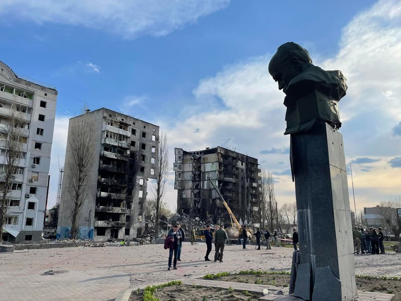 Только из-под завалов двух разбомбленных домов в Бородянке достали 26 тел, - Венедиктова 03