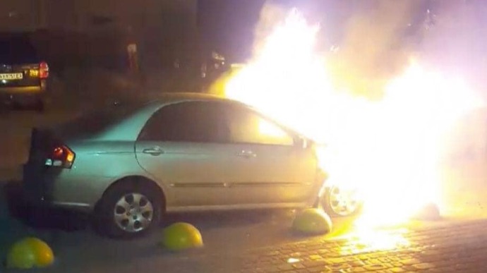 Как сжигают автомобили полицейским и политикам и почему поджигатели не боятся видеокамер 10