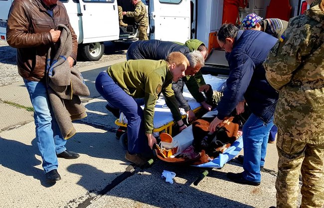 В Одесский военный госпиталь авиацией доставлены 10 раненых военнослужащих, 1 из них в реанимации в тяжелом состоянии, - волонтер Танцюра 07