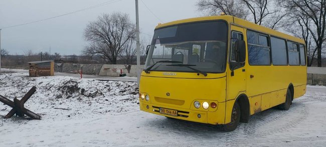 Украина предоставила автобусы для перевозки граждан через КПВВ Золотое и Счастье, российская сторона - не открыла КПВВ, - делегация в ТКГ 01