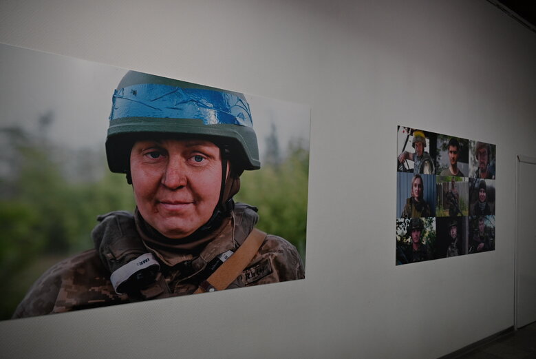Виставка фотографій добровольця Володимира Миронюка (Джона), який загинув під Курдюмівкою у вересні 2023 року 20