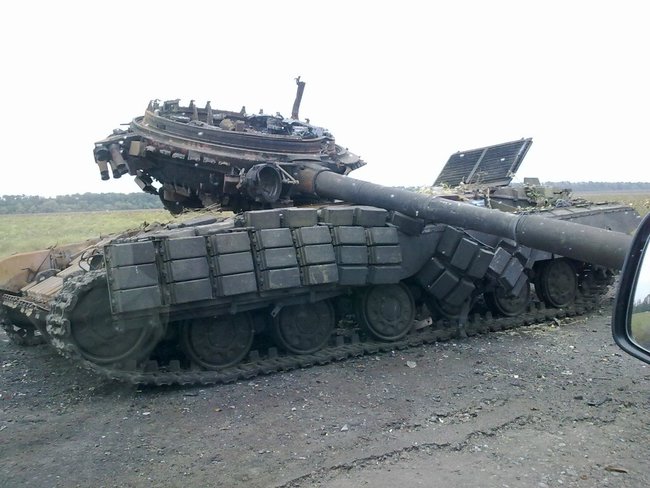Украинские воины в 2014 году достали из болота брошенный террористами танк: его путь удалось проследить от самой России 10