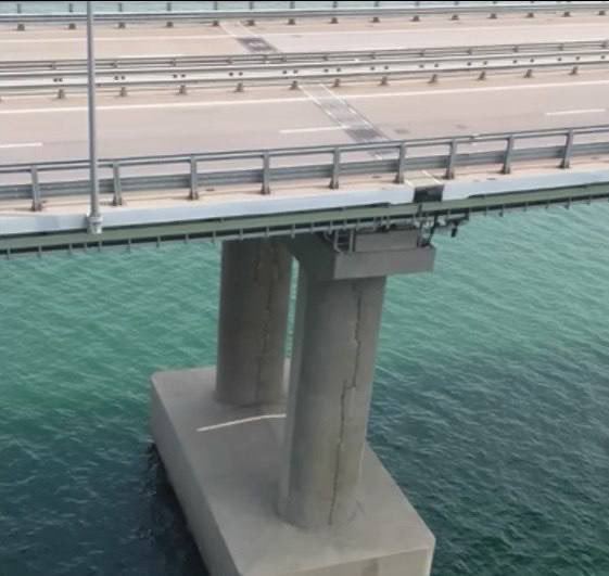 Виглядає надійно: на опорах Кримського мосту з’явилися тріщини 01