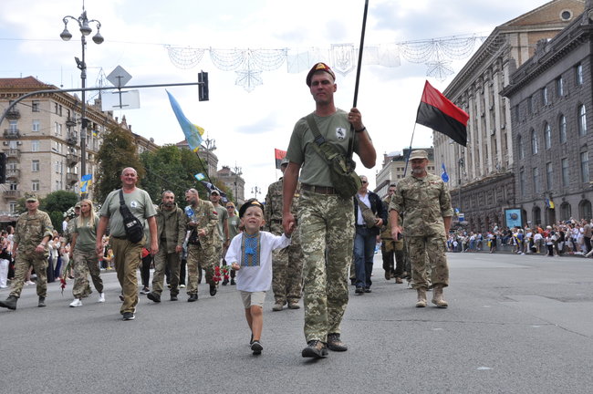 Марш защитников Украины прошел в центре Киева 56