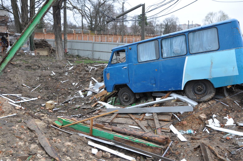 Несколькометровые воронки и разрушенные дома: последствия обстрела Чернигова российскими оккупантами 10
