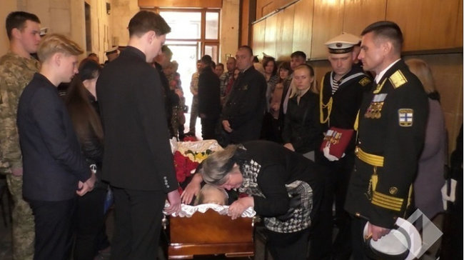 С офицером ВМС Дмитрием Шепцовим, который умер в зоне АТО, попрощались в Одессе 03