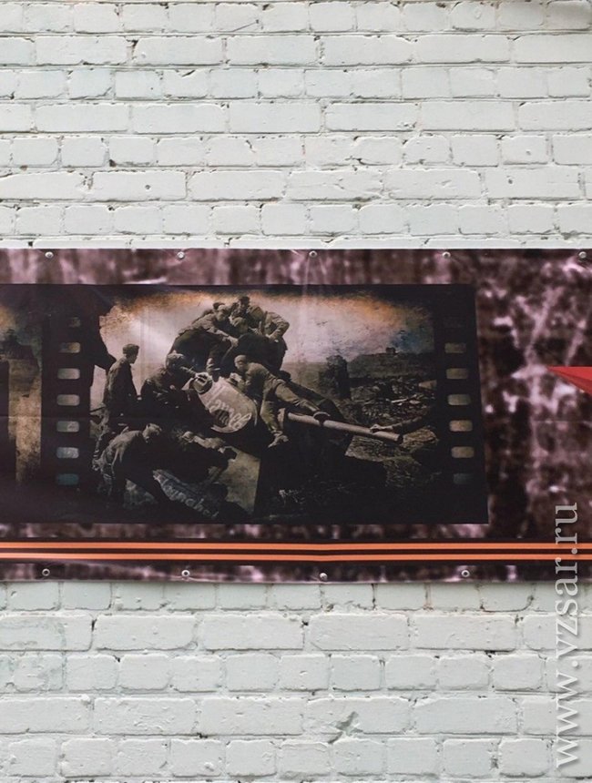 Ко Дню Победы общежитие в российском Саратове украсили фотографиями солдат вермахта 05