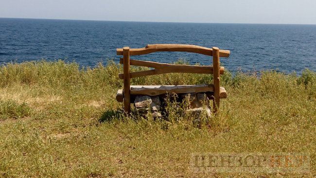Древний маяк, горы мидий и самое чистое в Украине море: жизнь острова Змеиного 19