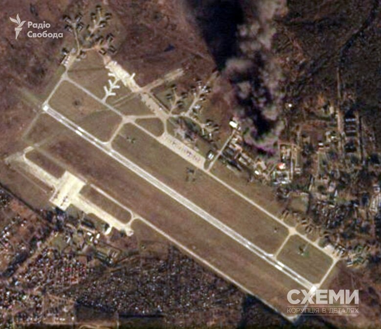 Супутникові знімки наслідків вибуху на аеродромі в Курську 02