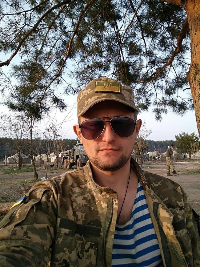 Українського воїна Руслана Слісаренка, який загинув 16 березня на Донбасі, поховають на Вінниччині 01