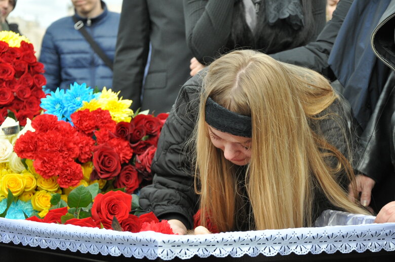 Прощання з морпіхом Максимом Токаревим, який загинув, захищаючи Україну, відбулося на Майдані Незалежності 16