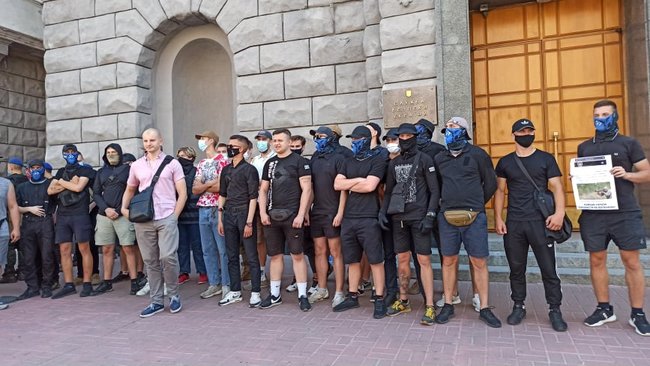 Націоналісти й анархісти мітингували під СБУ за і проти депортації білоруського активіста Боленкова 15
