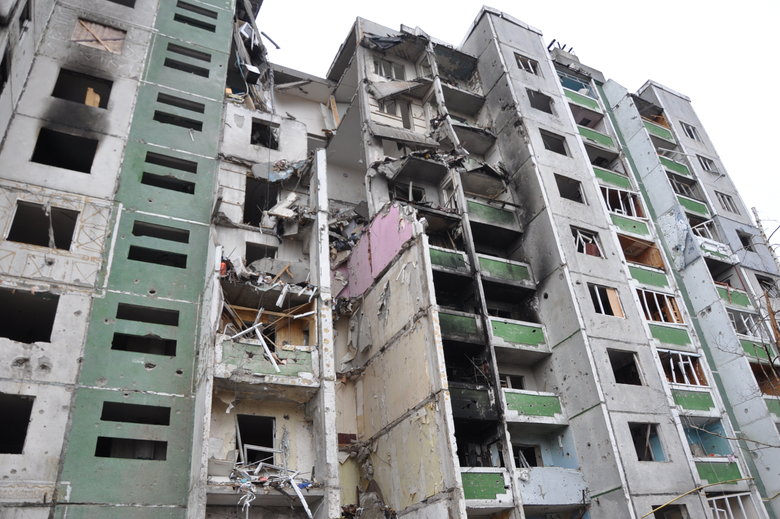 Несколькометровые воронки и разрушенные дома: последствия обстрела Чернигова российскими оккупантами 47