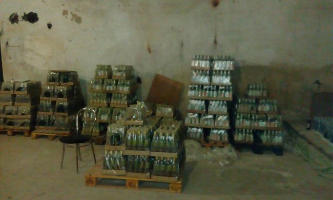 Незаконную торговлю фальсифицированным алкоголем остановили в Житомирской области 02